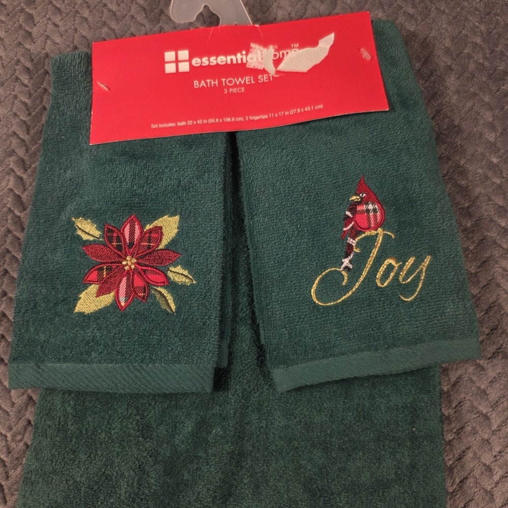 K-Mart Essential Home Christmas Cardinal Bath Towel Set 3 Piece NWT Green - Picture 4 of 11